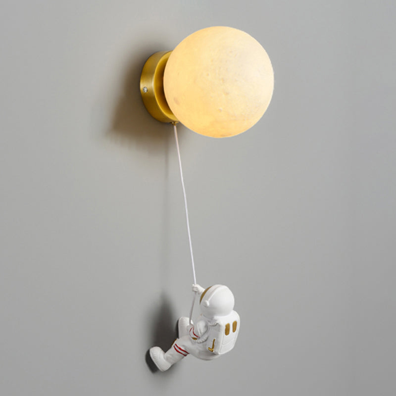 Modern Style Wall Light Creative Astronaut LED Wall Sconce Light for Bedroom