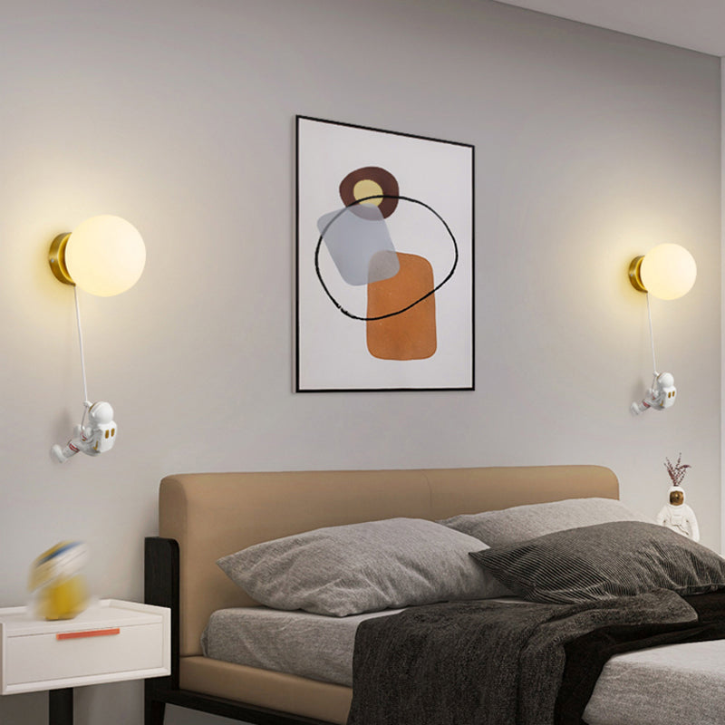 Modern Style Wall Light Creative Astronaut LED Wall Sconce Light for Bedroom