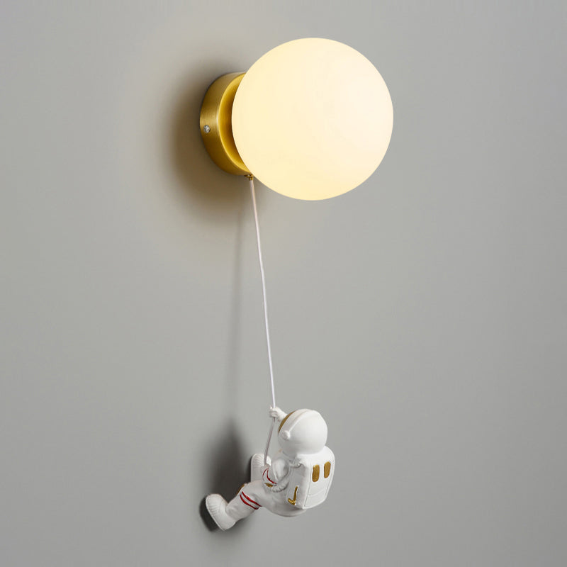 Modern Style Wall Light Creative Astronaut LED Wall Sconce Light for Bedroom