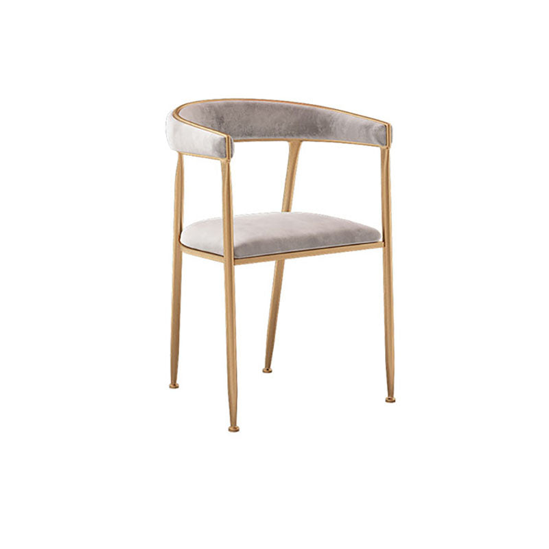 El comedor del terciopelo de Glam preside el metal que cena las sillas del brazo lateral para el uso del restaurante
