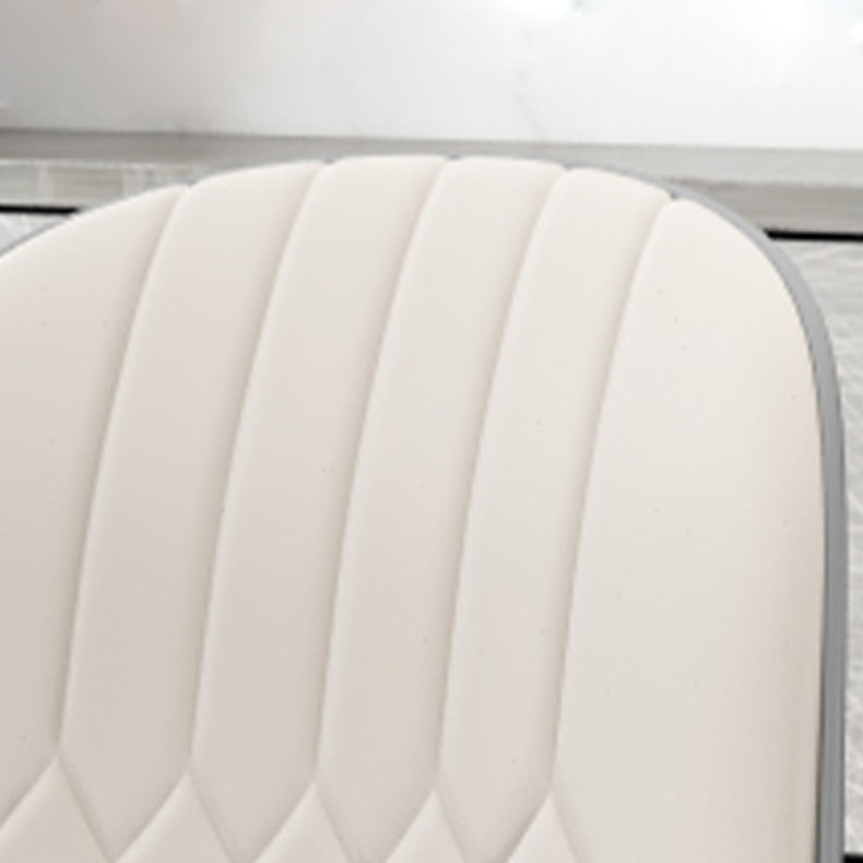 Silla de comedor sin brazos con respaldo sólido de comedor de cuero de PU de estilo escandinavo