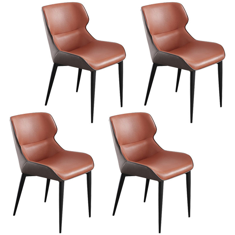 El comedor contemporáneo preside la butaca curvada de cuero mate de Parsons