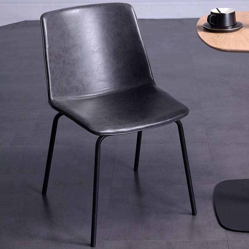 Silla de comedor con acabado mate de cuero de silla lateral con respaldo sólido de hotel contemporáneo