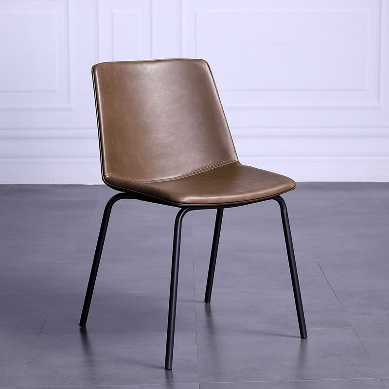Silla de comedor con acabado mate de cuero de silla lateral con respaldo sólido de hotel contemporáneo