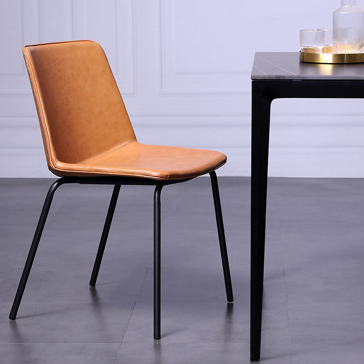 Silla de comedor con acabado mate de cuero de silla lateral con respaldo sólido de hotel contemporáneo