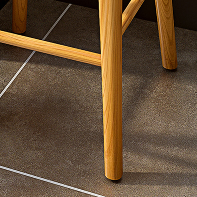 Taburete de bar contemporáneo, asiento contorneado sin respaldo, taburete de bar de madera con reposapiés