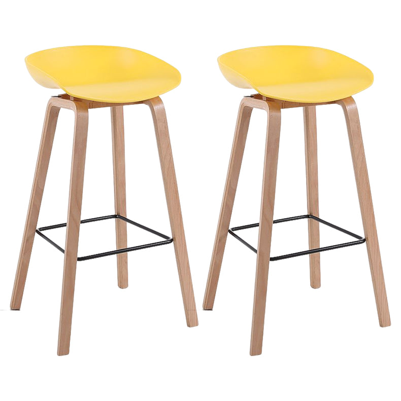 Moderner Barhocker aus massivem Holz für den Innenbereich, Eimer-Thekenhocker mit Kunststoffsitz