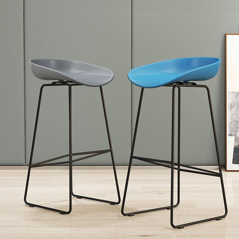 Modern Style Iron Bar Stool with Footrest Nordic Style Tavern Simple Bar Stool