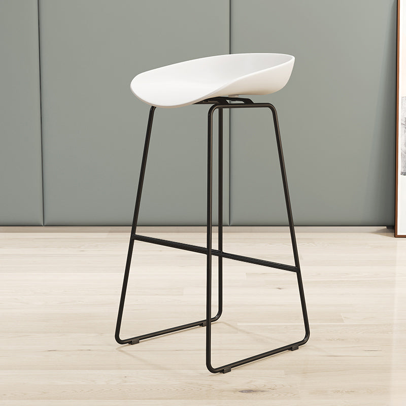 Modern Style Iron Bar Stool with Footrest Nordic Style Tavern Simple Bar Stool