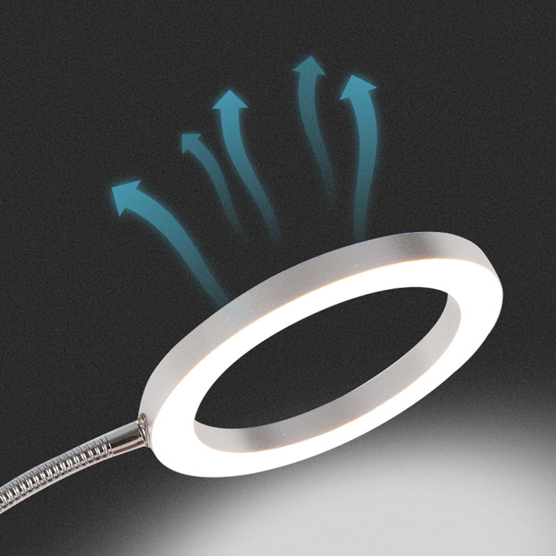 Lampe de table linéaire lampe moderne de style en métal unique de table lumineuse en argent en argent