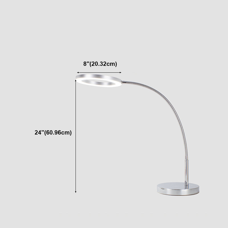 Lampe de table linéaire lampe moderne de style en métal unique de table lumineuse en argent en argent