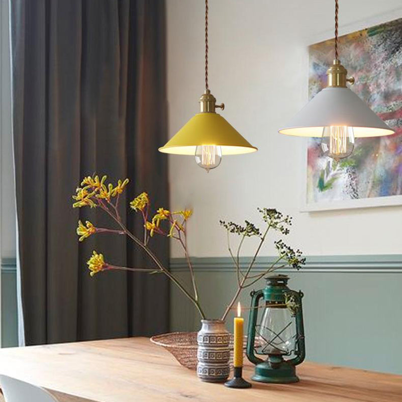 Cône Cone Hanging Lighting Modern Style Metal 1-Light suspendu lampe pour chambre à coucher