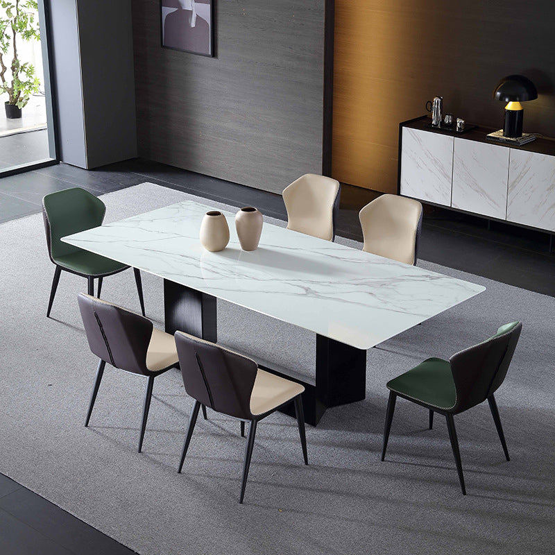 El lado moderno del comedor preside la silla sin brazos curvada cuero mate de Parsons del final