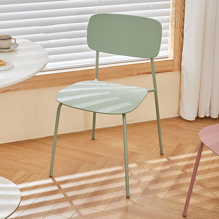 Silla de comedor de estilo moderno Silla auxiliar apilable sin brazos con patas de metal