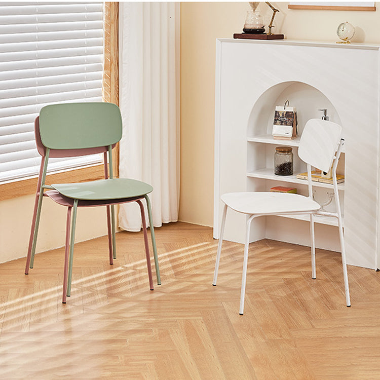 Silla de comedor de estilo moderno Silla auxiliar apilable sin brazos con patas de metal
