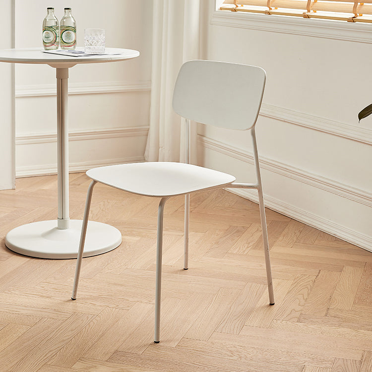 Silla de comedor de estilo moderno Silla auxiliar apilable sin brazos con patas de metal