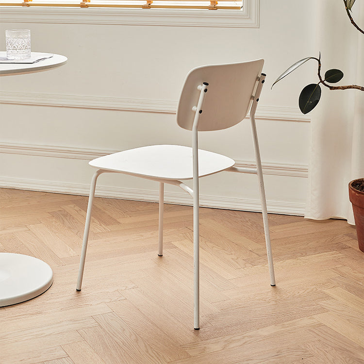 Silla de comedor de estilo moderno Silla auxiliar apilable sin brazos con patas de metal