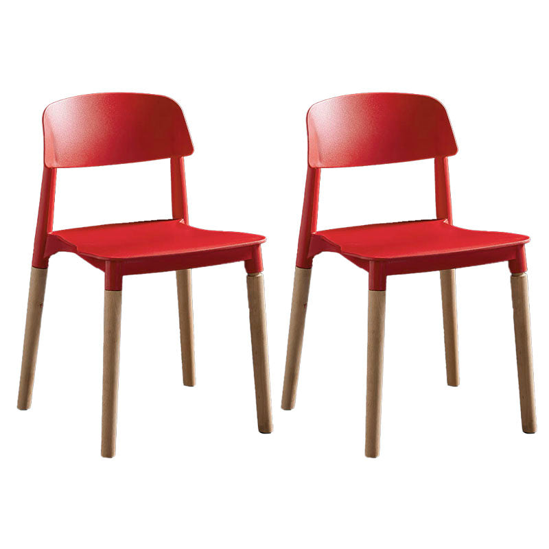 La parte posterior abierta del diseño escandinavo que cena el plástico de las sillas laterales cena la silla sin brazos