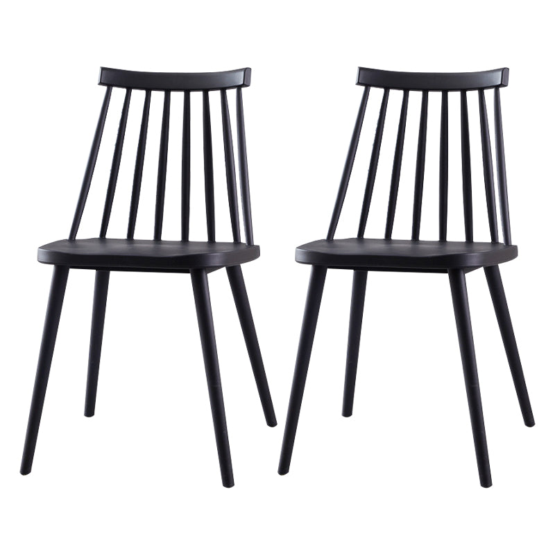 Sedia da cucina in plastica scandinava.