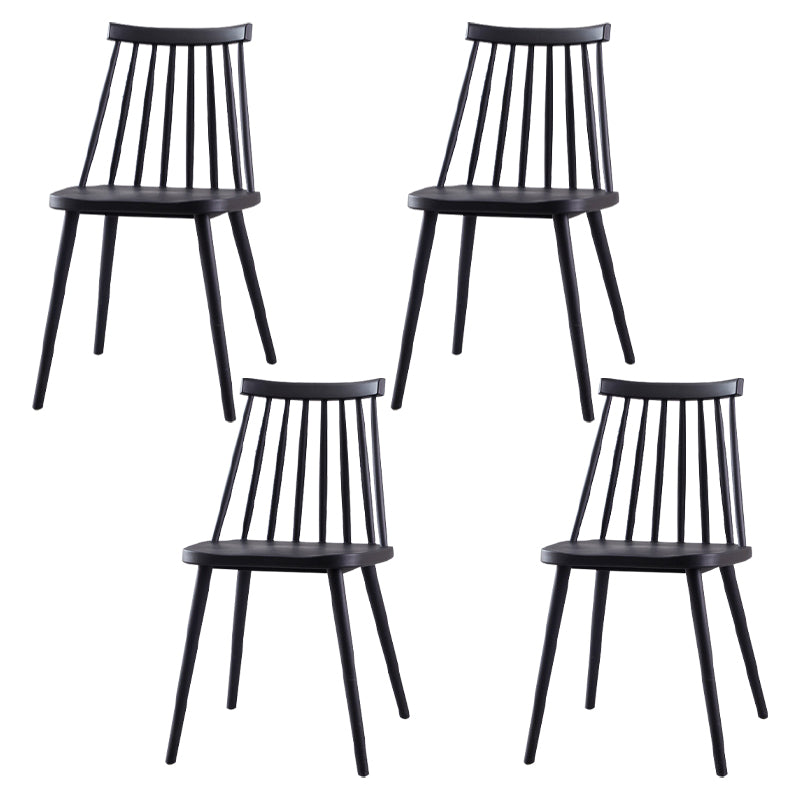 Sedia da cucina in plastica scandinava.