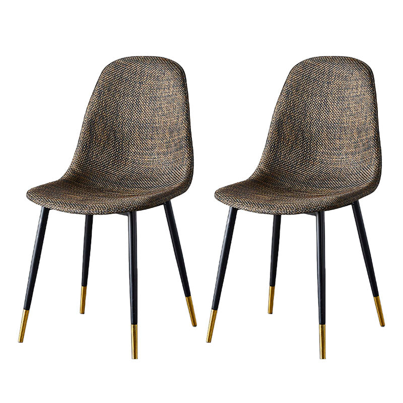 El plástico del diseño escandinavo que cena la silla lateral sin brazos del respaldo sólido de las sillas sin brazos