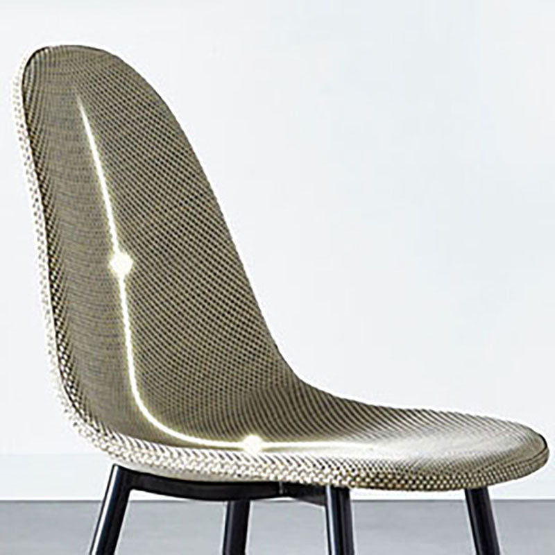 El plástico del diseño escandinavo que cena la silla lateral sin brazos del respaldo sólido de las sillas sin brazos