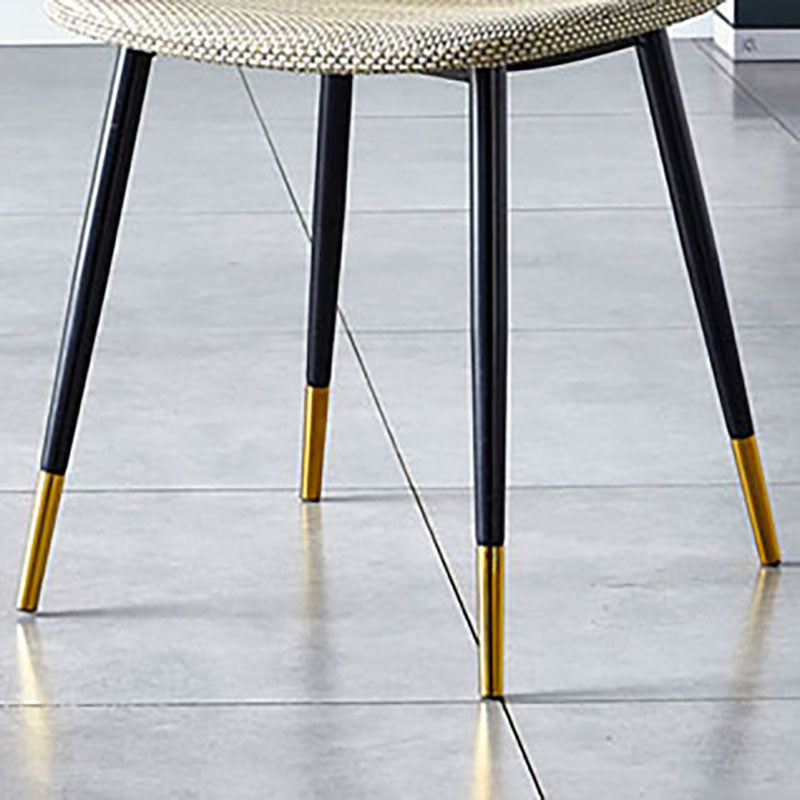 El plástico del diseño escandinavo que cena la silla lateral sin brazos del respaldo sólido de las sillas sin brazos