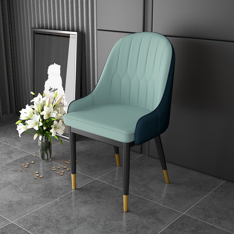 Silla auxiliar de comedor de cuero con respaldo sólido de diseño escandinavo