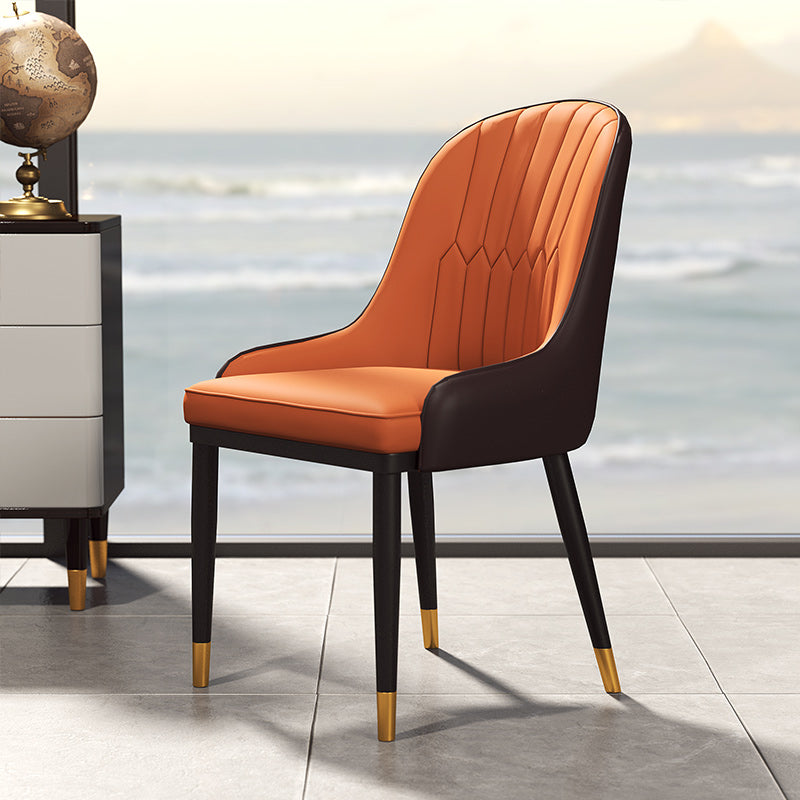 Silla auxiliar de comedor de cuero con respaldo sólido de diseño escandinavo