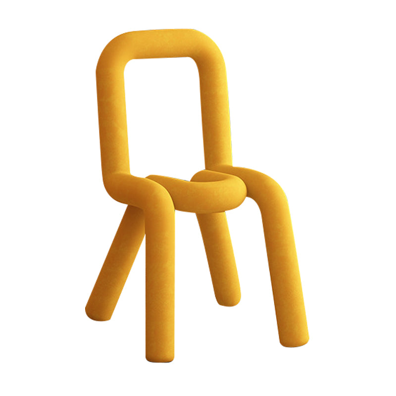 Silla lateral curvada de terciopelo de estilo diseñador, silla de comedor con respaldo abierto y acabado mate