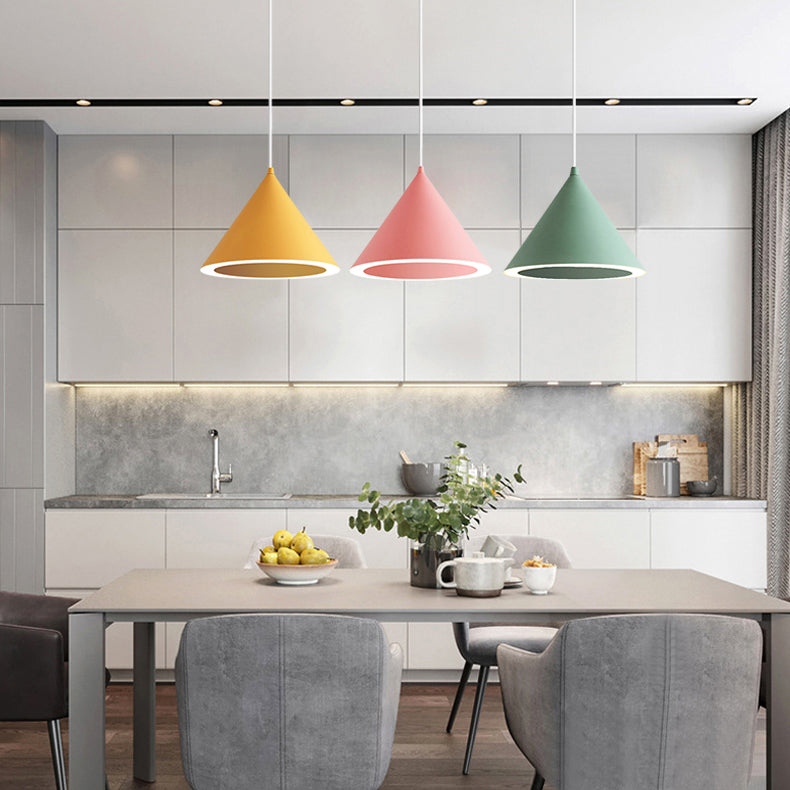 Pendard à LED en forme de cône métallique