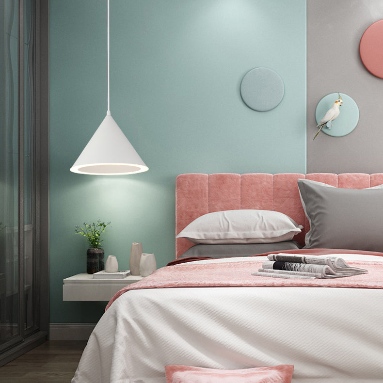 Pendard à LED en forme de cône métallique