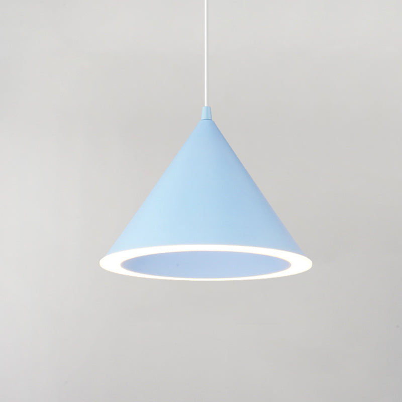 Pendard à LED en forme de cône métallique