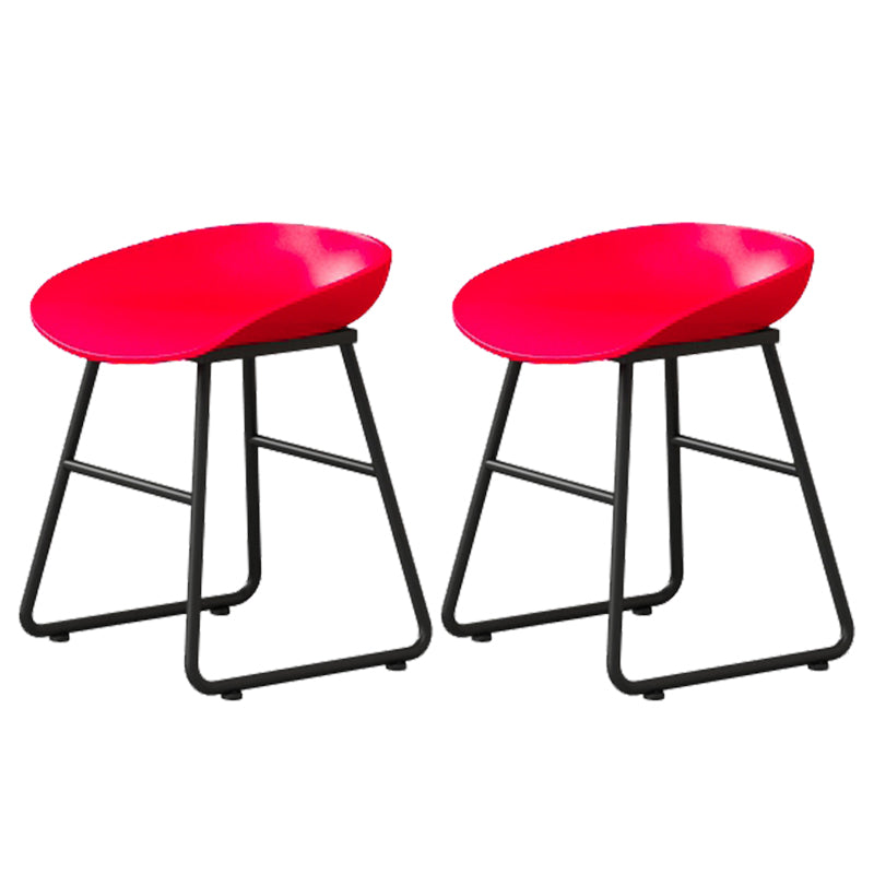 Moderner Thekenhocker ohne Armlehnen, Eisen-Haushalts-Barhocker mit Kunststoffsitz und Pedal