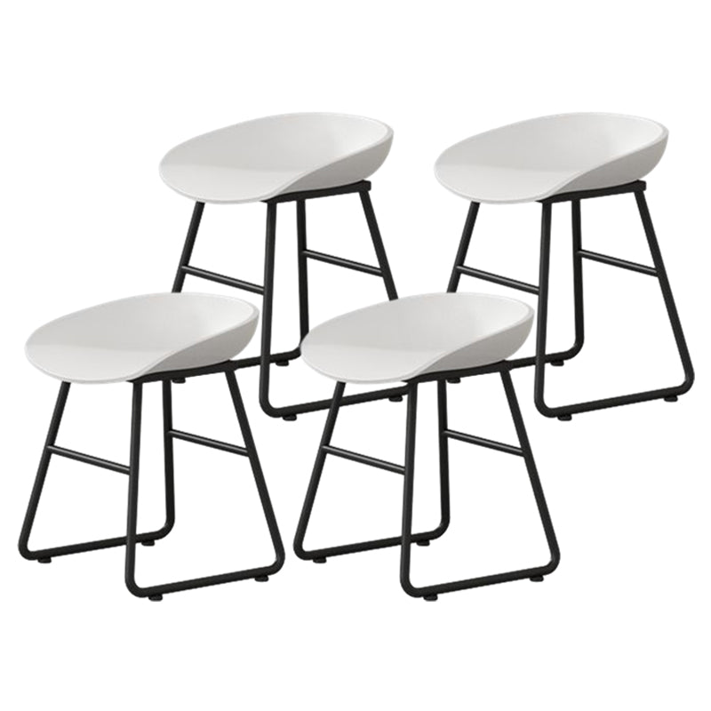 Moderner Thekenhocker ohne Armlehnen, Eisen-Haushalts-Barhocker mit Kunststoffsitz und Pedal