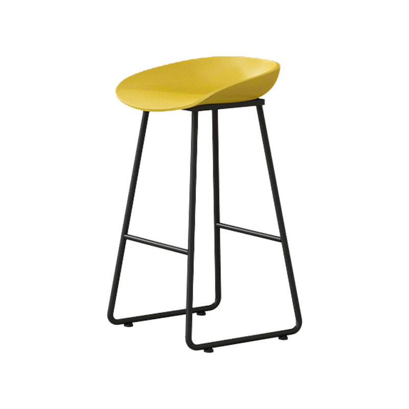 Moderner Thekenhocker ohne Armlehnen, Eisen-Haushalts-Barhocker mit Kunststoffsitz und Pedal