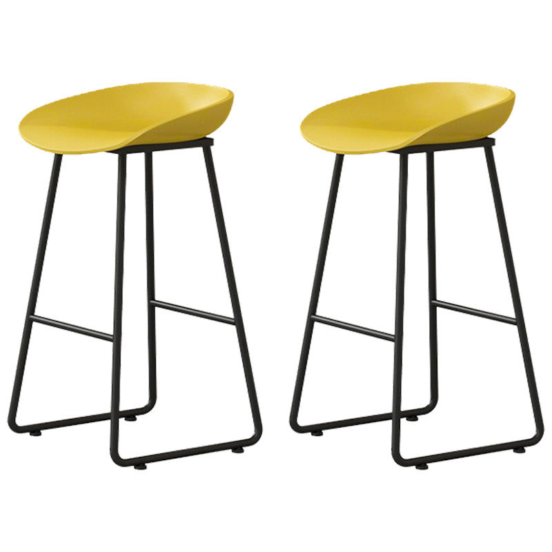 Moderner Thekenhocker ohne Armlehnen, Eisen-Haushalts-Barhocker mit Kunststoffsitz und Pedal
