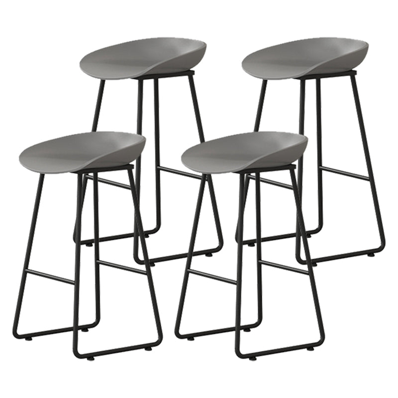 Moderner Thekenhocker ohne Armlehnen, Eisen-Haushalts-Barhocker mit Kunststoffsitz und Pedal