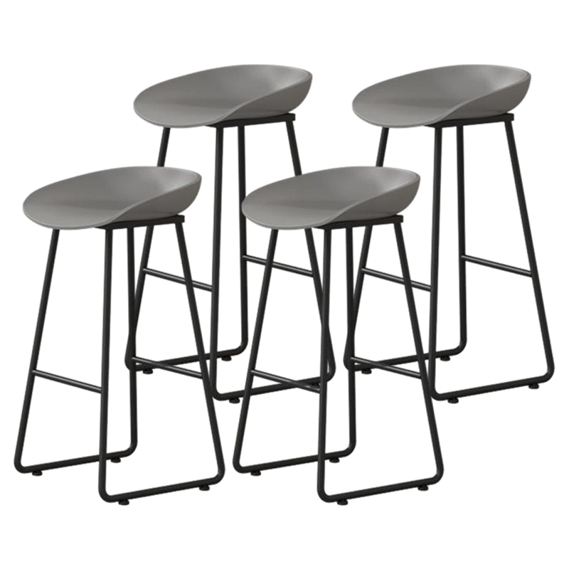 Moderner Thekenhocker ohne Armlehnen, Eisen-Haushalts-Barhocker mit Kunststoffsitz und Pedal
