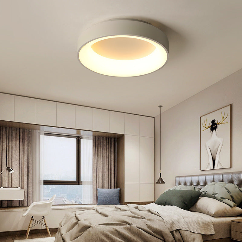 Metal Circle Ceiling Lighting Simplicity LED Flush Mount Ceiling Light Fixture