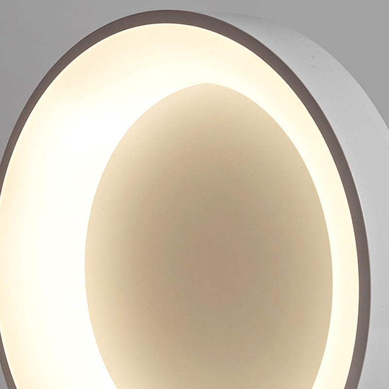 Metal Circle Ceiling Lighting Simplicity LED Flush Mount Ceiling Light Fixture