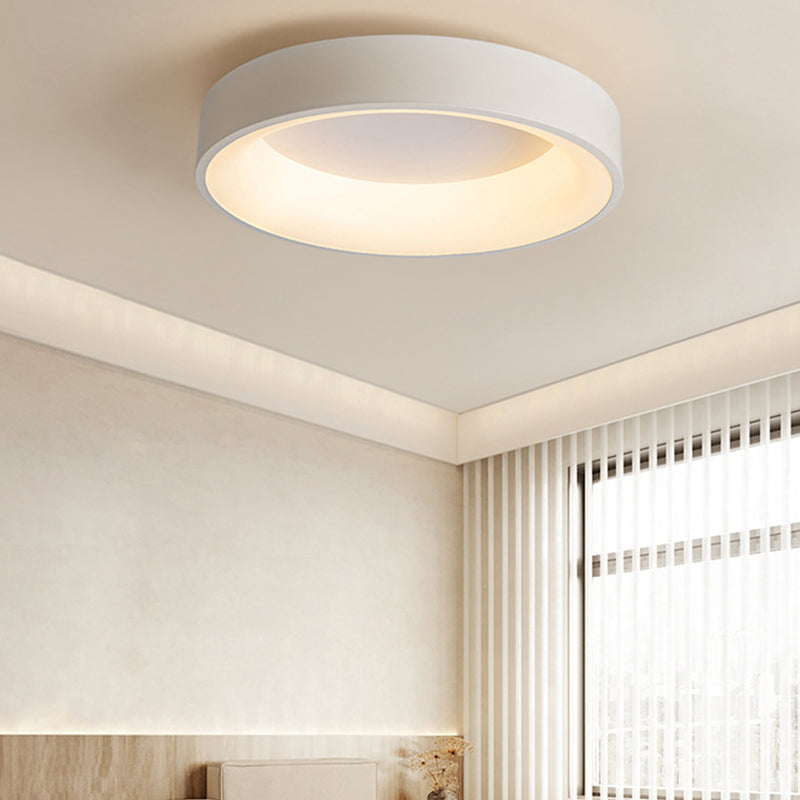 Metal Circle Ceiling Lighting Simplicity LED Flush Mount Ceiling Light Fixture