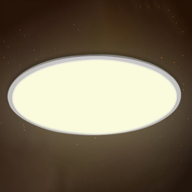 Runde Deckenleuchte aus Aluminium. Minimalistische LED-Deckenleuchte