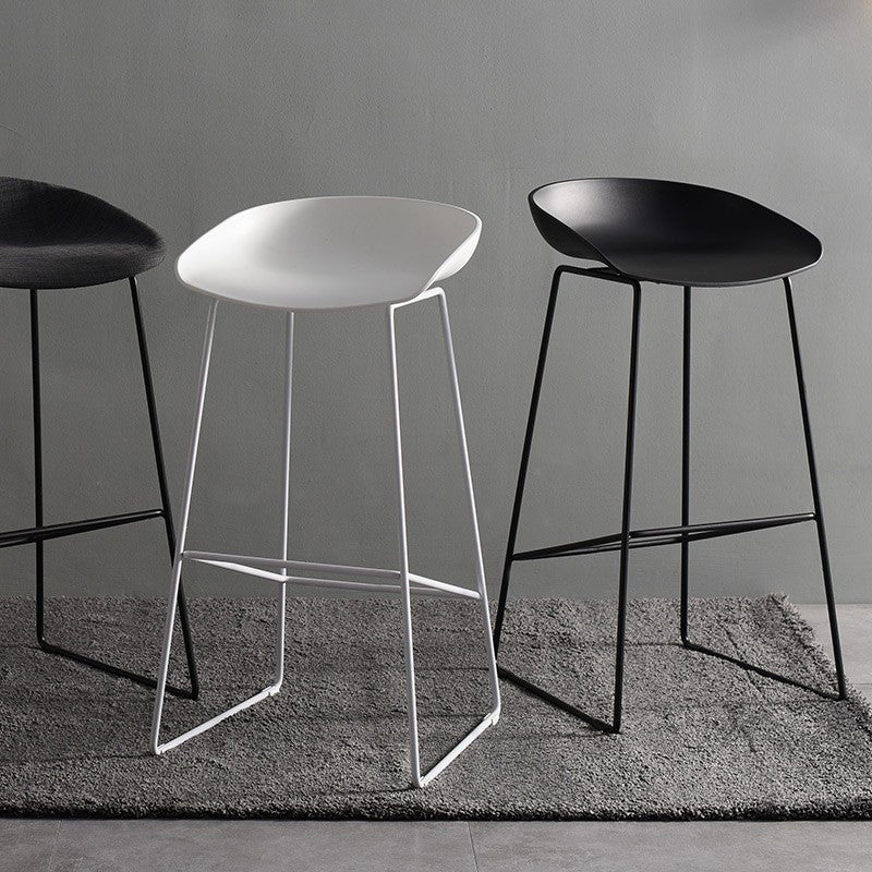 Modern Style Iron Bar Stool with Footrest Coffee Shop Casual Bar Stool