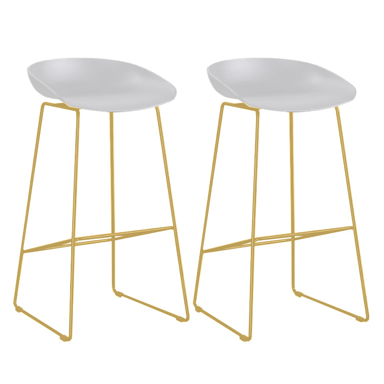 Modern Style Iron Bar Stool with Footrest Coffee Shop Casual Bar Stool