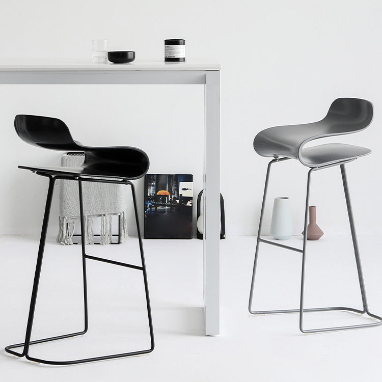 Moderner Thekenhocker ohne Armlehnen, Stahl-Café-Barhocker mit Kunststoffsitz