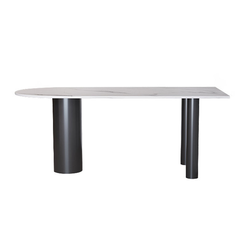 Tavolo da pranzo moderno con piano in pietra e base in acciaio nero