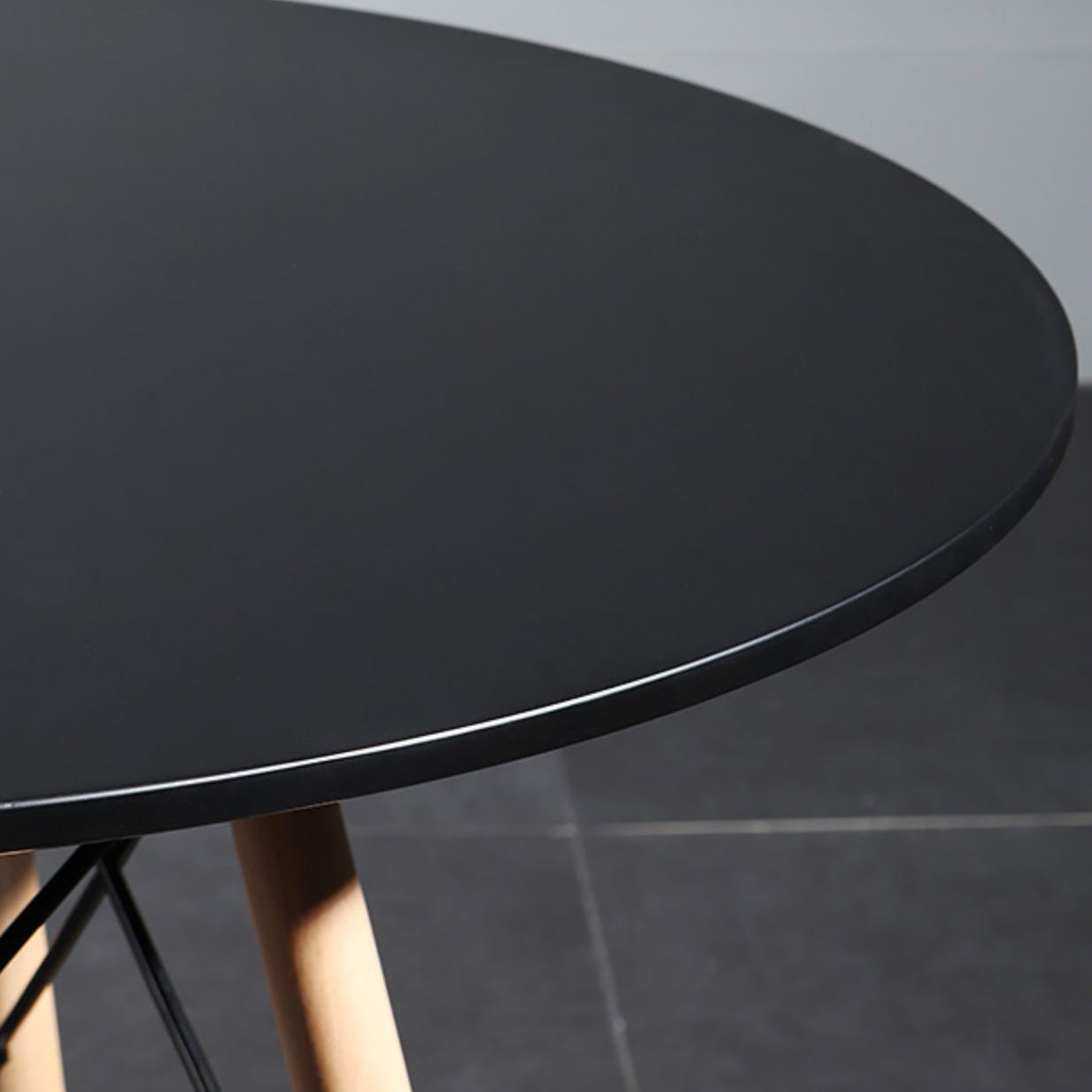 Wood Contemporary Round Dining Table Manufactured Wood Top Table for Dining Room