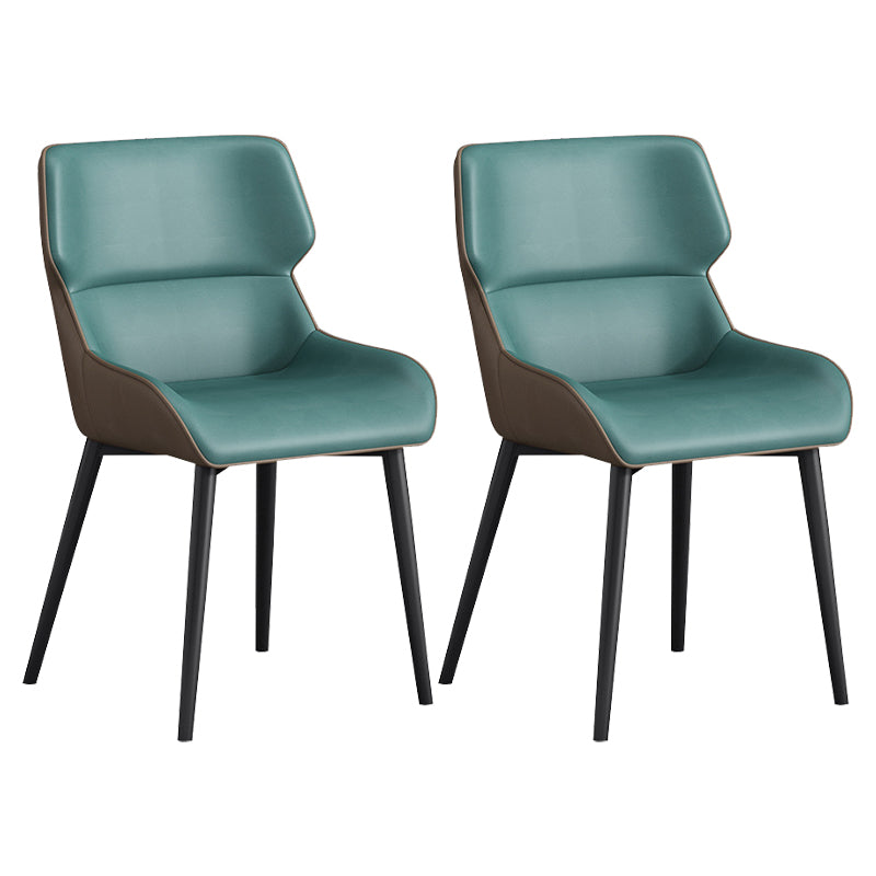 Silla de comedor moderna Parsons curvada de cuero con acabado mate