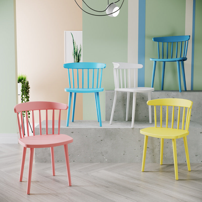Silla lateral de comedor de cocina escandinava de plástico Silla trasera Windsor